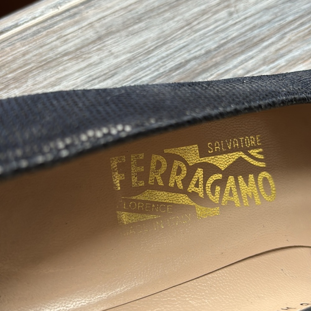 FERRAGAMO Leather Pumps - Picture 10 of 10